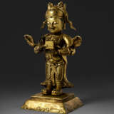A GILT-COPPER REPOUSS&#201; FIGURE OF GUANDI AND TWO ATTENDANTS - фото 5