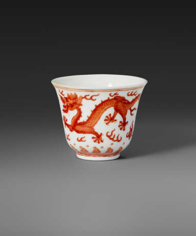 A SMALL IRON-RED-DECORATED `DRAGON` CUP - photo 2