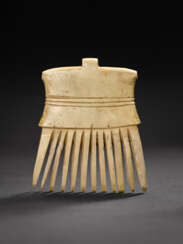 A BEIGE JADE COMB