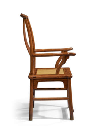A PAIR OF HUANGHUALI `OFFICIAL`S HAT` ARMCHAIRS - фото 5