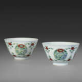A VERY RARE PAIR OF `CHRYSANTHEMUM MEDALLION` DOUCAI CUPS - photo 3