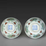 A VERY RARE PAIR OF `CHRYSANTHEMUM MEDALLION` DOUCAI CUPS - photo 4