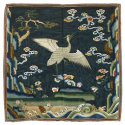 AN EMBROIDERED GAUZE RANK BADGE OF AN EGRET FOR A SIXTH-RANK CIVIL OFFICIAL, BUZI