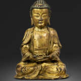 A GILT-BRONZE FIGURE OF SEATED AMITABHA BUDDHA - photo 2
