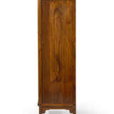 A PAIR OF HUANGHUALI SQUARE-CORNER CABINETS - Foto 3