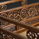 AN IMPRESSIVE AND RARE HUANGHUALI SIX-POST CANOPY BED - photo 5