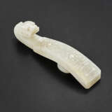 A WHITE JADE GARMENT HOOK - фото 1