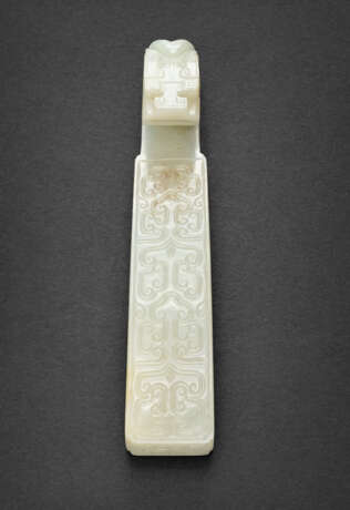 A WHITE JADE GARMENT HOOK - фото 2