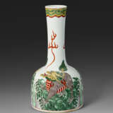 A FAMILLE VERTE `QILIN` MALLET VASE - photo 2