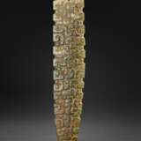 A RARE WELL-CARVED GREYISH-GREEN JADE BEAD - Foto 1