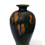 A CIZHOU-TYPE RUSSET-SPLASHED BLACK-GLAZED VASE, MEIPING - photo 3