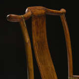 AN IMPRESSIVE AND EXCEEDINGLY RARE SET OF FOUR HUANGHUALI `OFFICIAL`S HAT` ARMCHAIRS - Foto 2