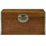 A VERY RARE LARGE HUANGHUALI CLOTHES CHEST - photo 2