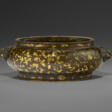 A GOLD-SPLASHED BRONZE BOMB&#201; CENSER WITH LION-MASK HANDLES - Jetzt bei der Auktion
