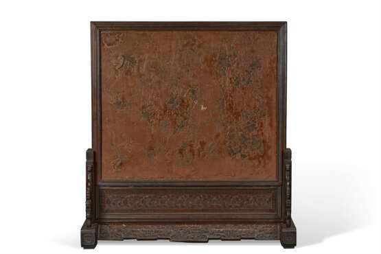 AN IMPERIAL FINELY-CARVED HARDSTONE-INLAID ZITAN TABLE SCREEN - photo 2