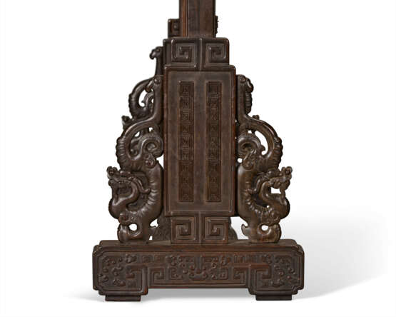 AN IMPERIAL FINELY-CARVED HARDSTONE-INLAID ZITAN TABLE SCREEN - photo 3