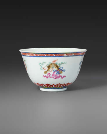 A FAMILLE ROSE `EIGHT BUDDHIST EMBLEMS` BOWL - photo 3