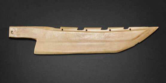 A VERY RARE CREAMY-BEIGE JADE KNIFE, DAO - photo 2