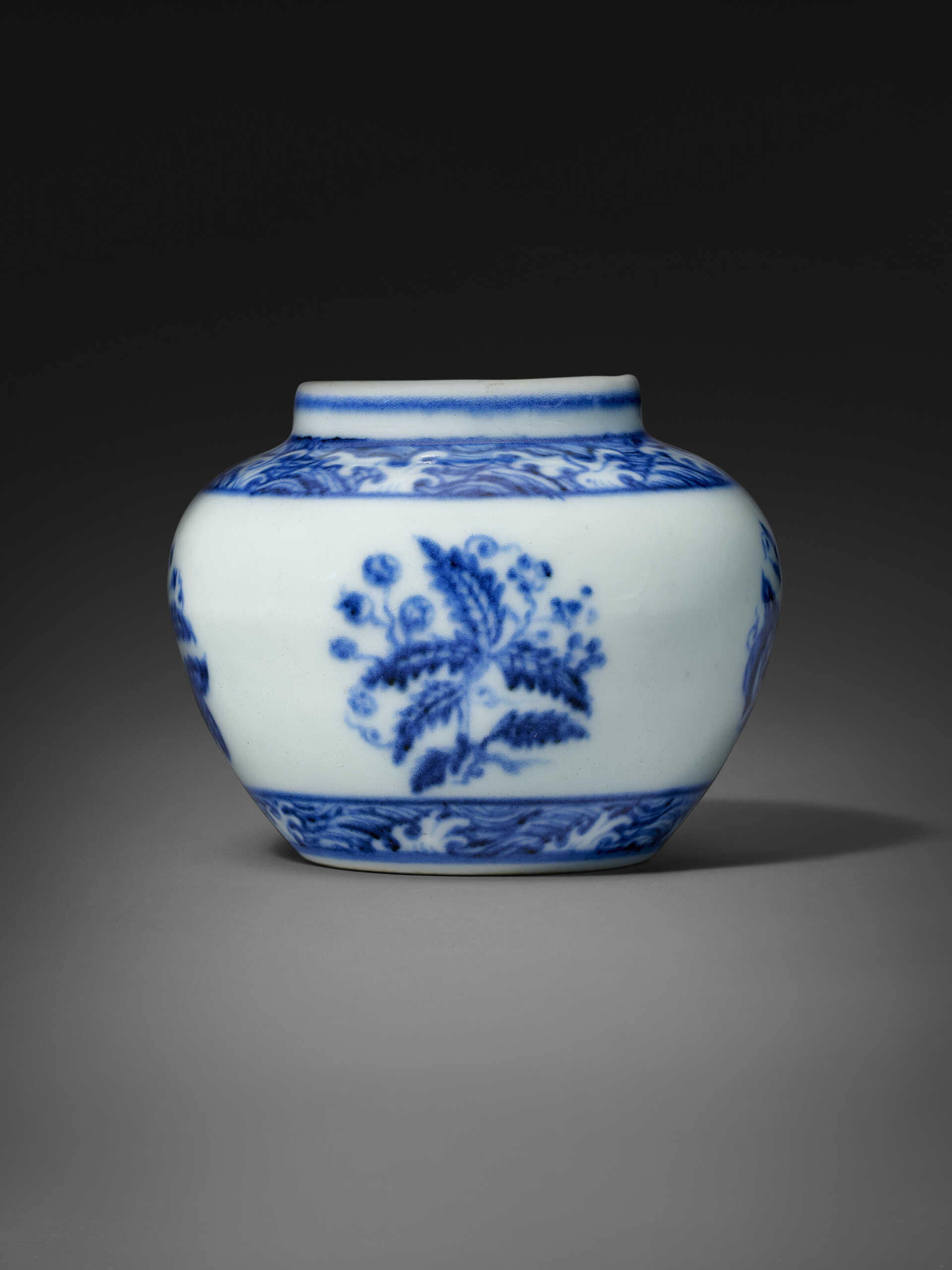A VERY RARE AND EXQUISITE SMALL BLUE AND WHITE JAR A VERY RARE AND EXQUISITE SMALL BLUE AND WHITE JAR