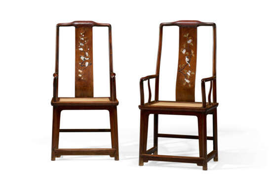 A VERY RARE PAIR OF INLAID HUANGHUALI `SOUTHERN OFFICIAL`S HAT` ARMCHAIRS - photo 1