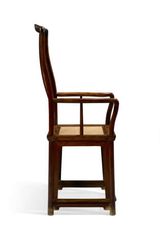 A VERY RARE PAIR OF INLAID HUANGHUALI `SOUTHERN OFFICIAL`S HAT` ARMCHAIRS - photo 5