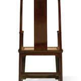 A VERY RARE PAIR OF INLAID HUANGHUALI `SOUTHERN OFFICIAL`S HAT` ARMCHAIRS - photo 6