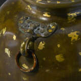 A GOLD-SPLASHED BRONZE OVOID JAR WITH LOOSE-RING HANDLES - photo 4