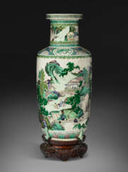 A RARE SUSANCAI FAMILLE VERTE BISCUIT ROULEAU VASE