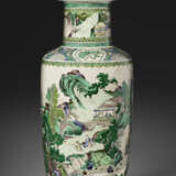 A RARE SUSANCAI FAMILLE VERTE BISCUIT ROULEAU VASE - фото 2