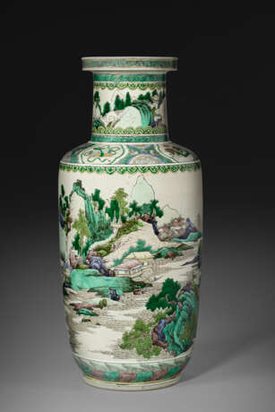 A RARE SUSANCAI FAMILLE VERTE BISCUIT ROULEAU VASE - фото 3