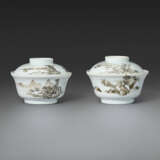 A RARE PAIR OF GRISAILLE-DECORATED `LANDSCAPE` BOWLS AND COVERS - photo 1