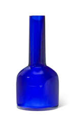 A SMALL BLUE GLASS MALLET VASE