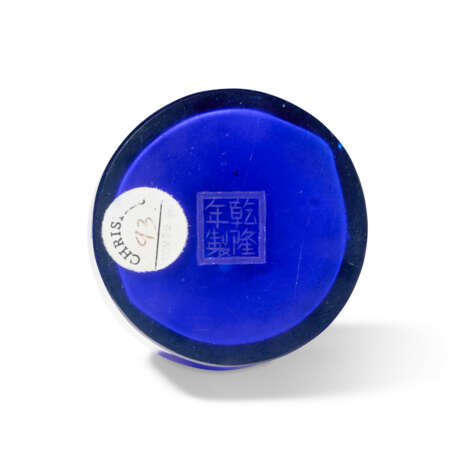 A SMALL BLUE GLASS MALLET VASE - photo 3