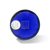 A SMALL BLUE GLASS MALLET VASE - photo 3