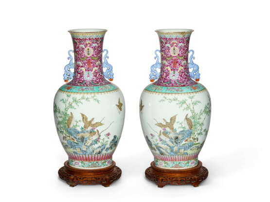 A PAIR OF VERY LARGE FAMILLE ROSE `QUAIL` VASES - photo 2
