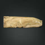 A MOTTLED RUSSET-BEIGE JADE CARVING OF A PIG - photo 3
