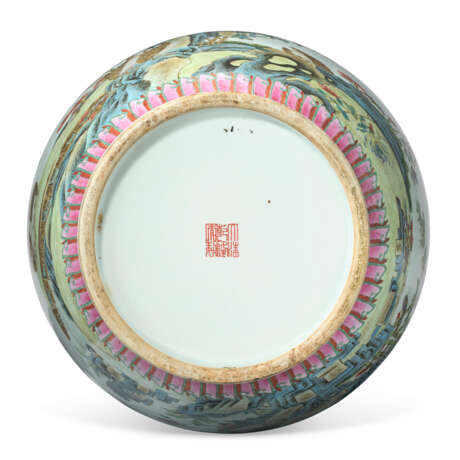 A PAIR OF VERY LARGE FAMILLE ROSE `QUAIL` VASES - photo 5