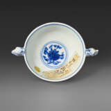 A RARE BLUE AND WHITE TWO-HANDLED `DRAGON` CUP - photo 3