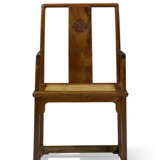 A PAIR OF HUANGHUALI `SOUTHERN OFFICIAL`S HAT` ARMCHAIRS - фото 2