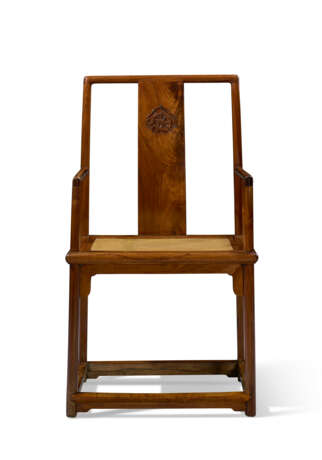 A PAIR OF HUANGHUALI `SOUTHERN OFFICIAL`S HAT` ARMCHAIRS - фото 2