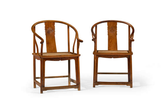 A PAIR OF HUANGHUALI HORSESHOE-BACK ARMCHAIRS - photo 1