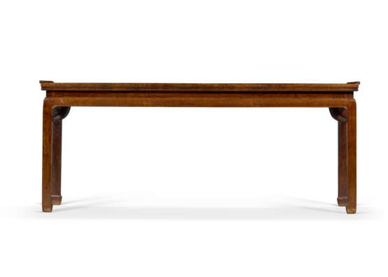A VERY RARE HUANGHUALI CORNER-LEG TABLE - photo 2
