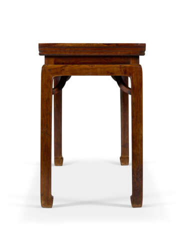 A VERY RARE HUANGHUALI CORNER-LEG TABLE - photo 3
