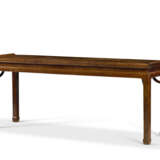 A VERY RARE HUANGHUALI CORNER-LEG TABLE - photo 4