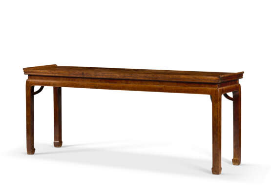 A VERY RARE HUANGHUALI CORNER-LEG TABLE - photo 4