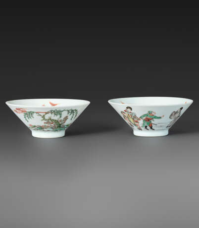 A PAIR OF FAMILLE VERTE CONICAL CUPS - photo 2