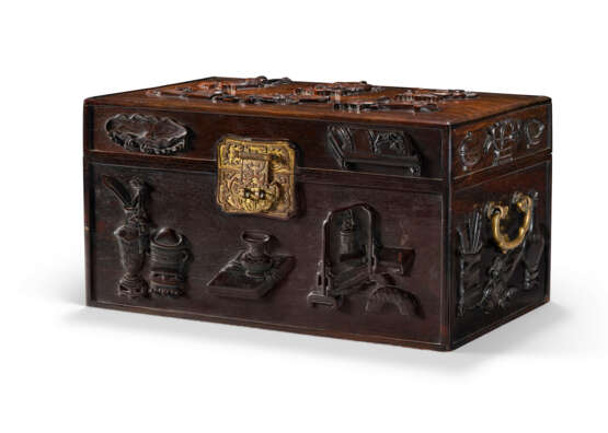 A RARE AND FINELY-CARVED ZITAN `ONE HUNDRED ANTIQUES` BOX AND COVER - photo 1