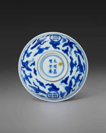 A BLUE AND WHITE `CRANES AND TRIGRAMS` SHALLOW DISH - photo 2