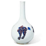 A COPPER-RED AND UNDERGLAZE BLUE-DECORATED `MYTHICAL BEAST` BOTTLE VASE - фото 2