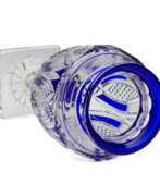 Catalogue des produits. Grand vase de forme amphore en cristal color&eacute;. 